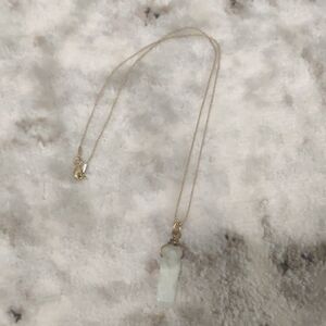 Elegant Gold and White Pendant Necklace